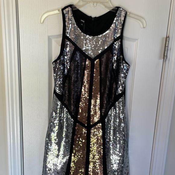 FATE Elegant Sequined Shift Dress. New With Tags. Size Small - Picture 6 of 11